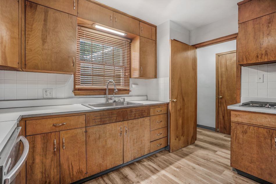 508 Bernard Ave #1 - Photo 6 of 11