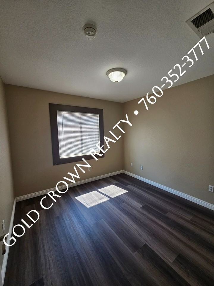 805 E 2nd St - Photo 6 of 15