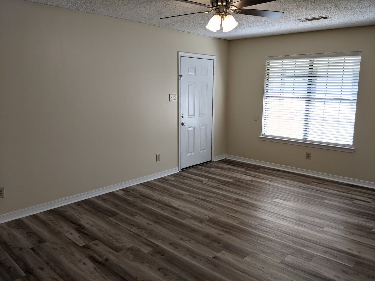 1406 Hartje Ln #B - Photo 4 of 17