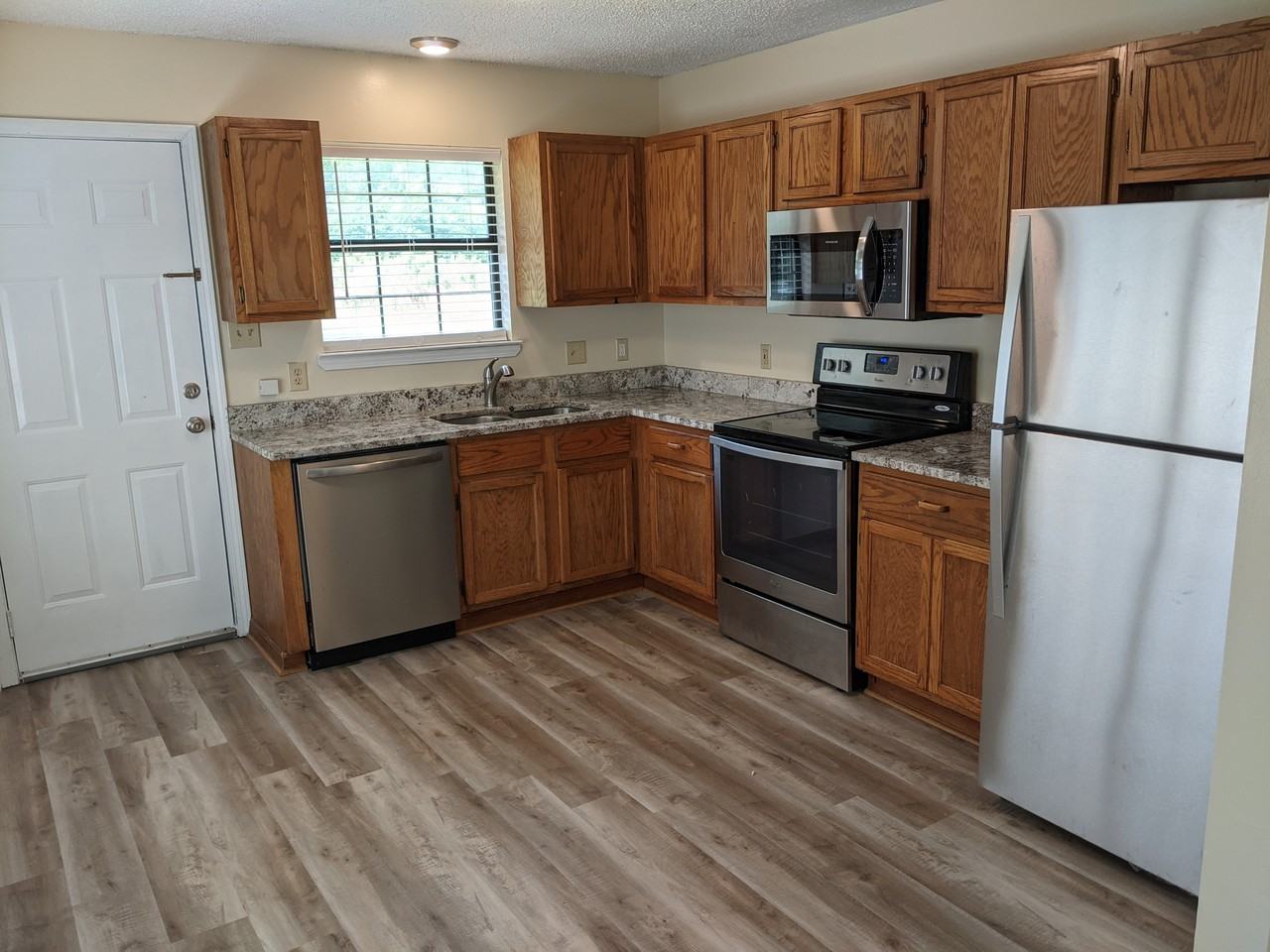 1406 Hartje Ln #B - Photo 5 of 17