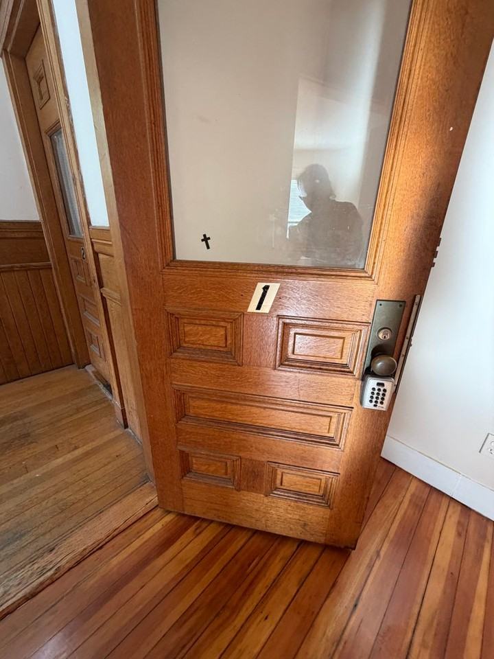 140 Brooks St - Photo 2 of 12
