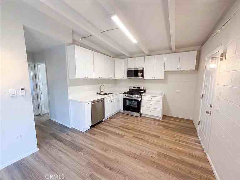1311 Campus Avenue - Photo 2 of 9