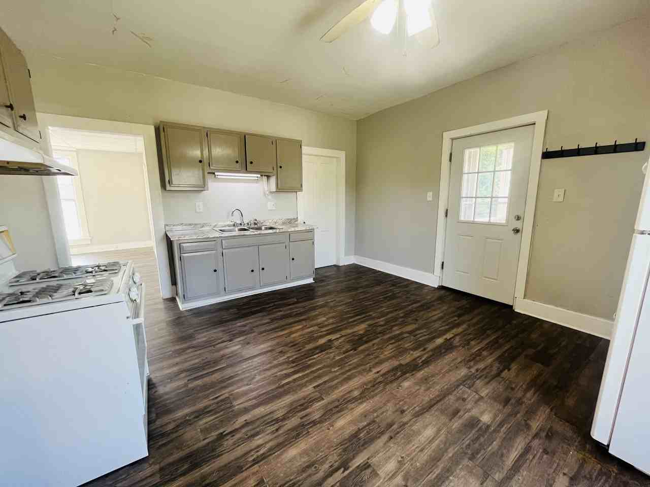 701 S West St #B - Photo 2 of 11