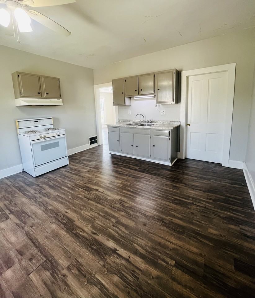 701 S West St #B - Photo 3 of 11