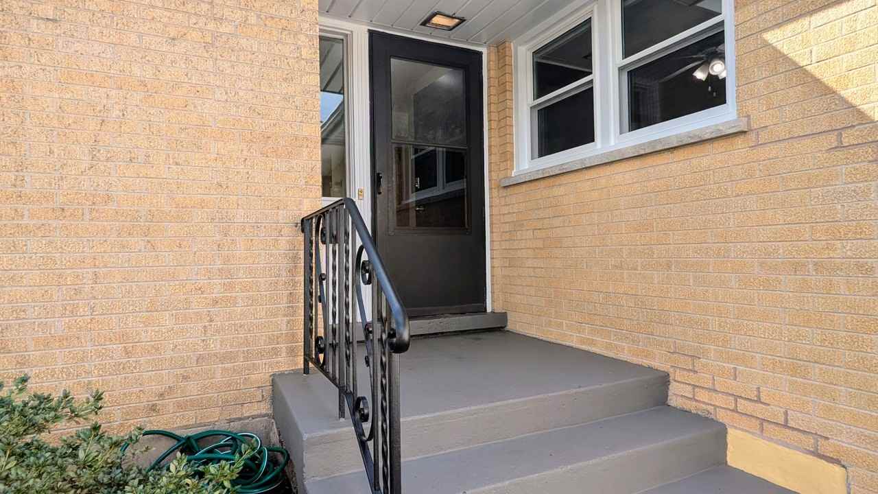 330 S Oak St #1 - Photo 2 of 21