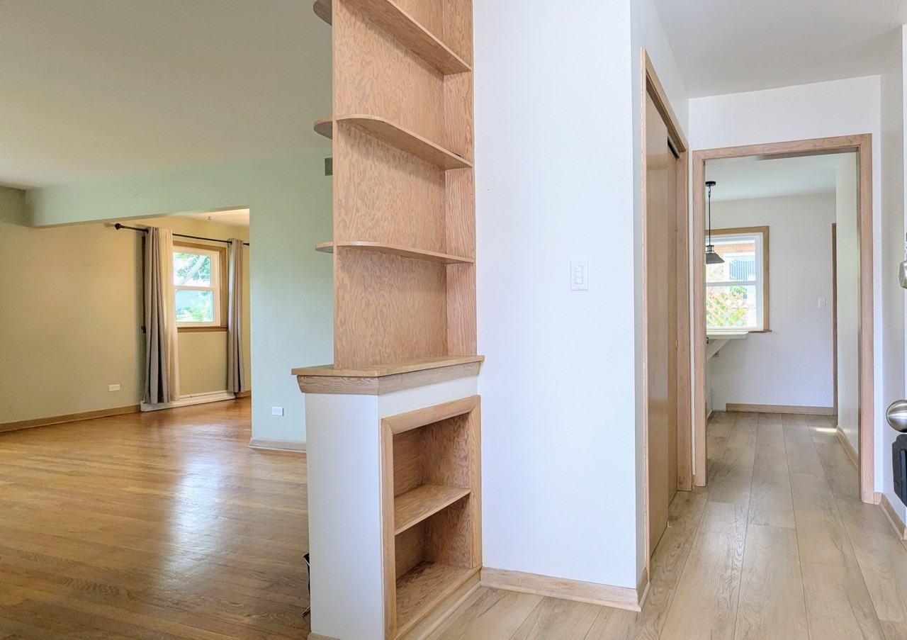 330 S Oak St #1 - Photo 3 of 21
