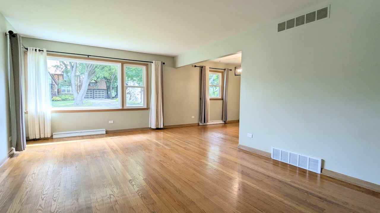 330 S Oak St #1 - Photo 4 of 21