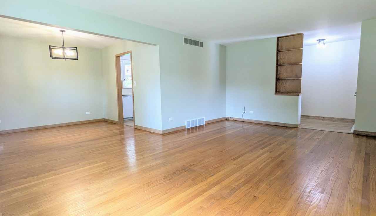 330 S Oak St #1 - Photo 5 of 21