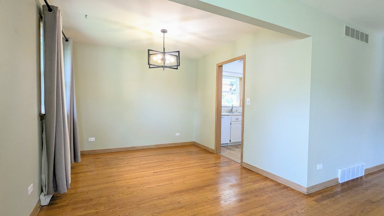 330 S Oak St #1 - Photo 6 of 21
