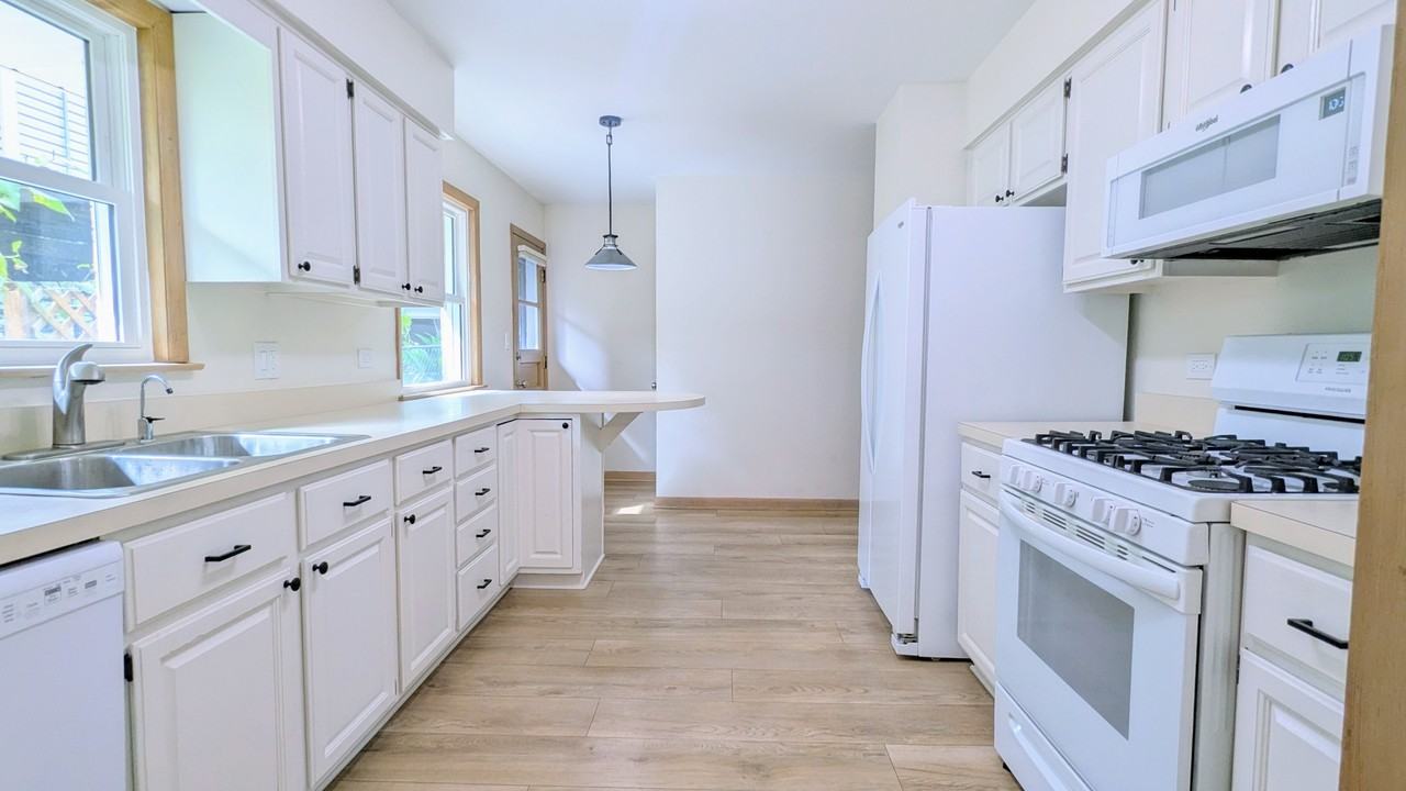 330 S Oak St #1 - Photo 7 of 21