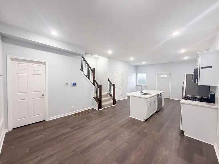 513 South Champion Avenue - Photo 4 of 8