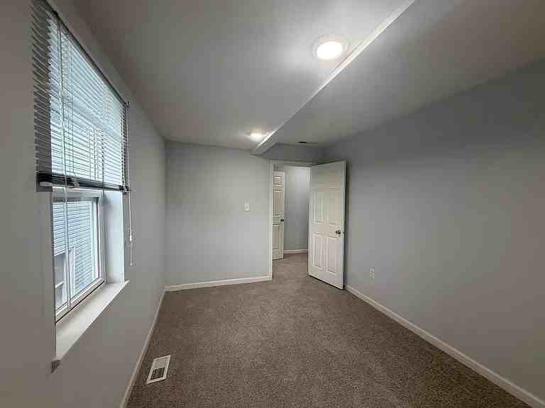 513 South Champion Avenue - Photo 5 of 8