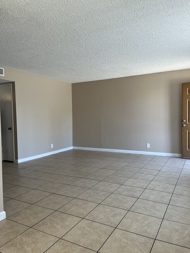 946 S Barrett Rd #1 - Photo 2 of 9