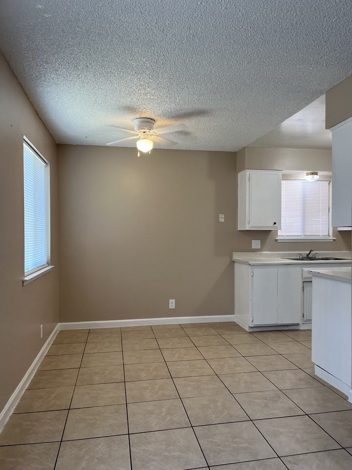 946 S Barrett Rd #1 - Photo 3 of 9