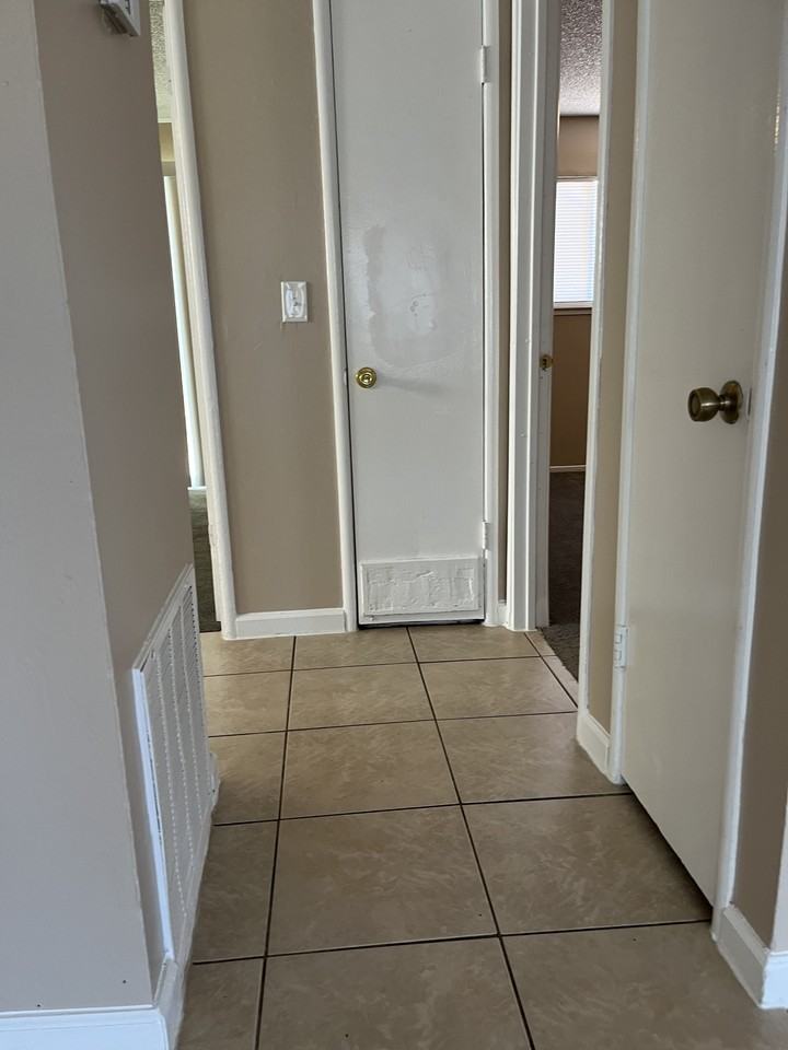 946 S Barrett Rd #1 - Photo 5 of 9