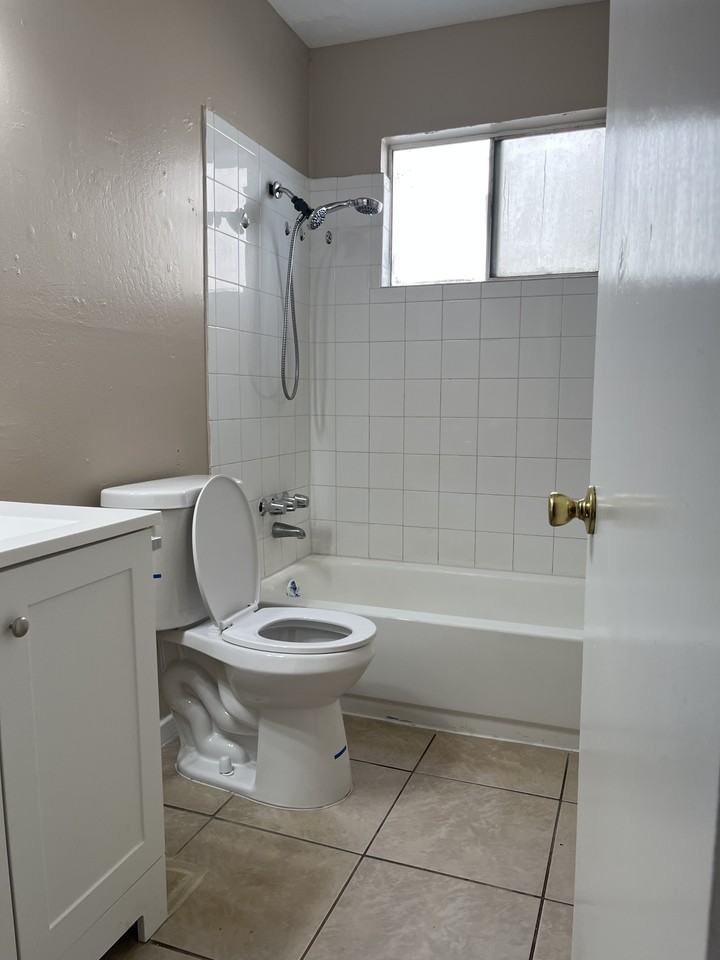 946 S Barrett Rd #1 - Photo 7 of 9