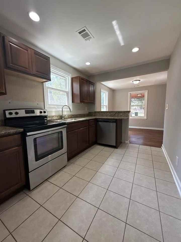 1840 Glenhill Pl - Photo 2 of 16
