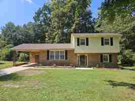 featured image of 415 College Dr #1