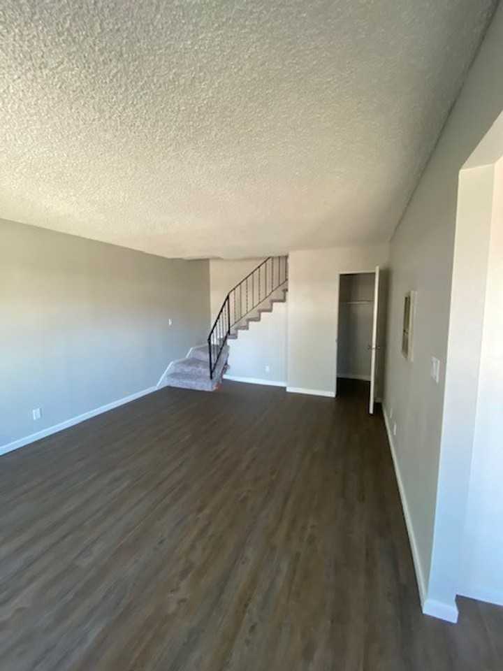 LAKEWOOD TOWNHOUSE APARTMENTS - Photo 2 of 24