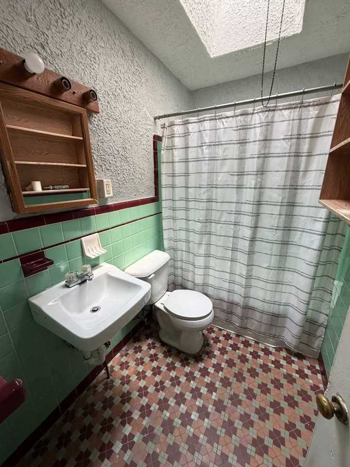 7046 Frankford Ave - Photo 3 of 5