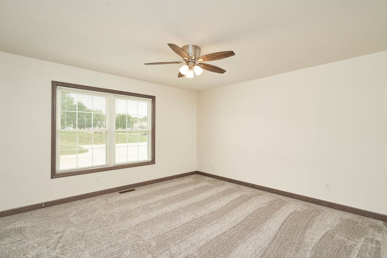 786 Glory Dr - Photo 3 of 20