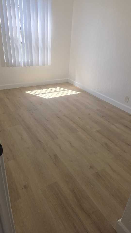 10218 State St #E - Photo 3 of 6