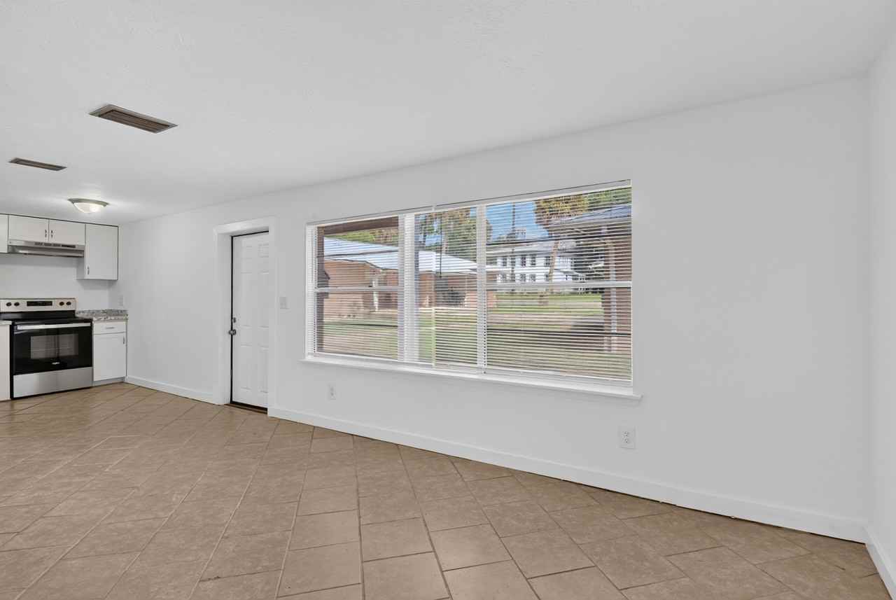 313 Laurel St #3 - Photo 4 of 14