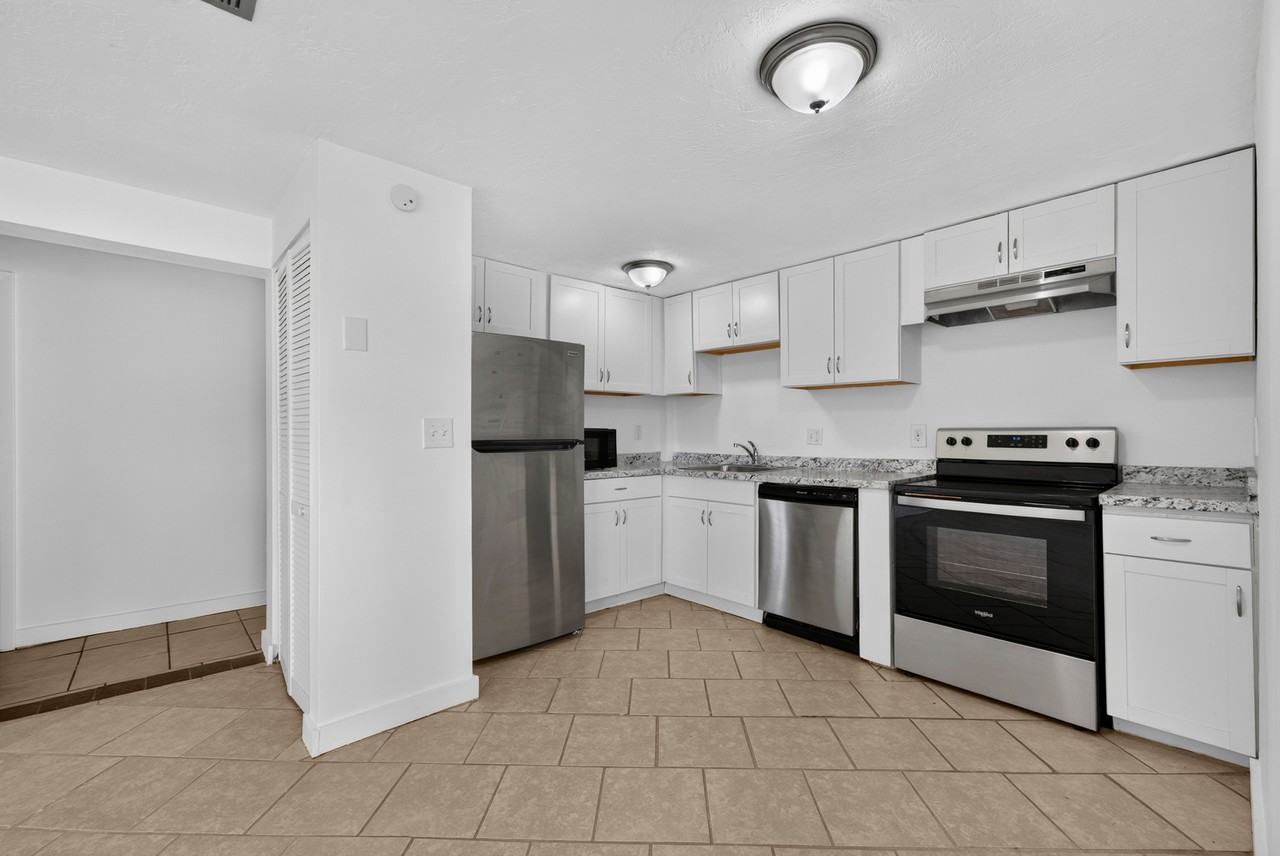 313 Laurel St #3 - Photo 6 of 14