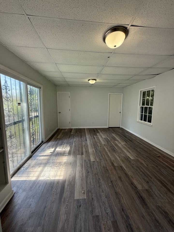 4912 Court I #1 - Photo 4 of 9