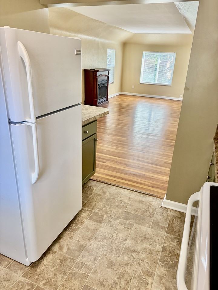 2821 Gunckel Blvd Uppr - Photo 2 of 10