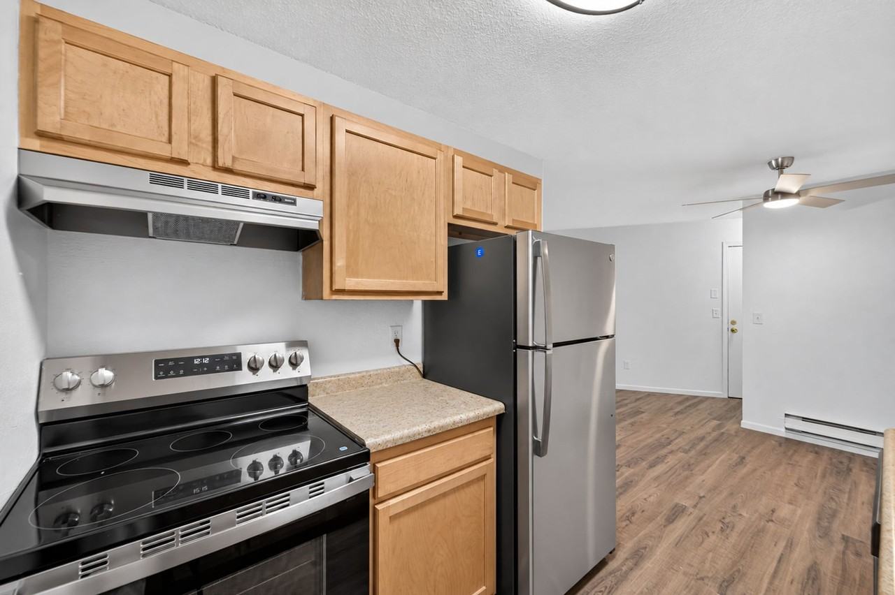 Pineview Apartments - Photo 2 of 13