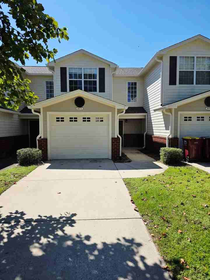 803 Majestic Dr - Photo 4 of 31
