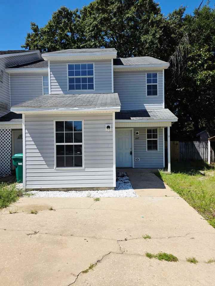 647 Virginia Oak Ct - Photo 4 of 18