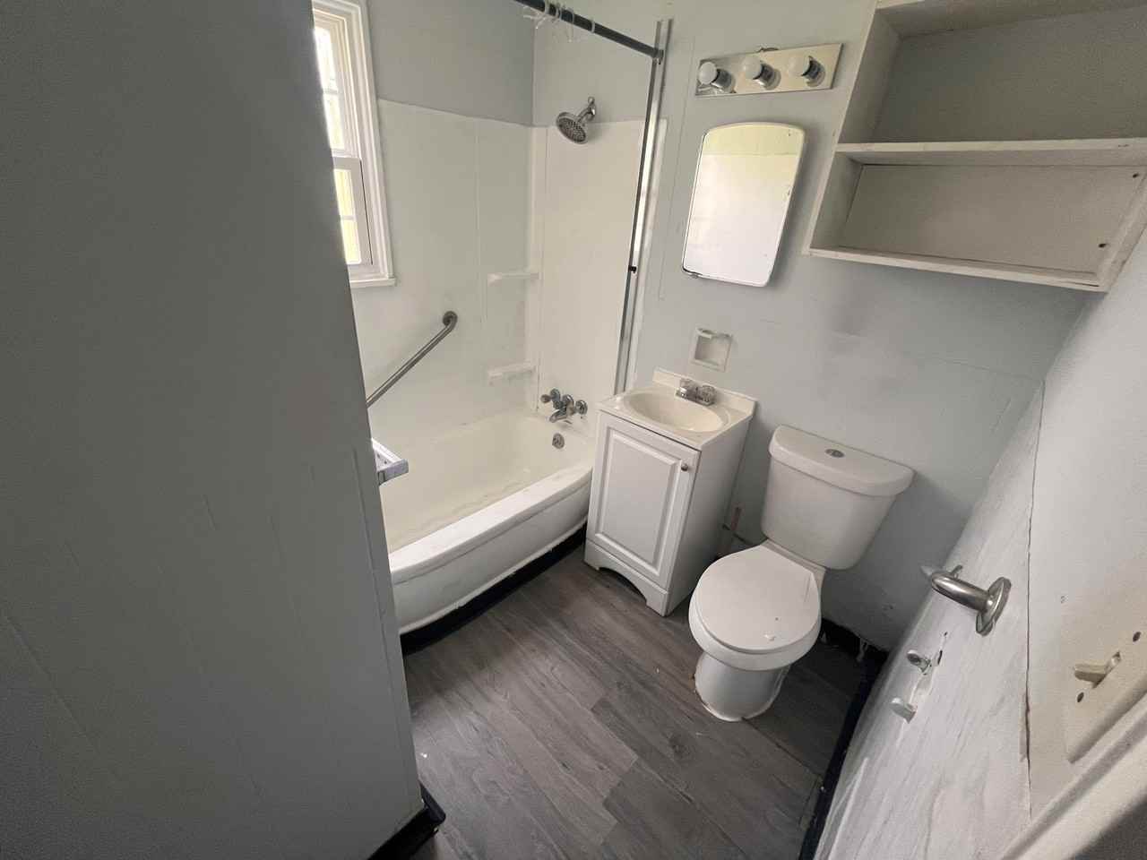 1113 Hahn Ave Ne #1 - Photo 5 of 7