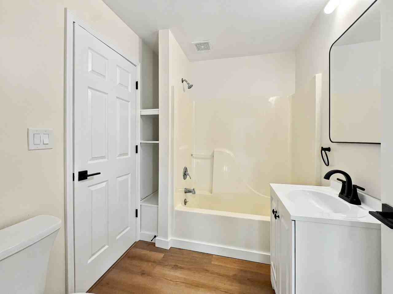 2034 Kenneth St #1 - Photo 4 of 17