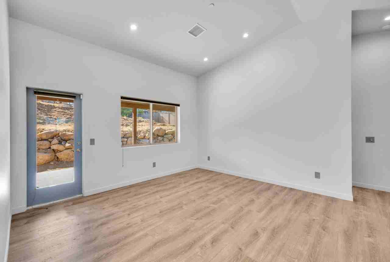 7760 Arrowhead Dr #1 - Photo 5 of 34