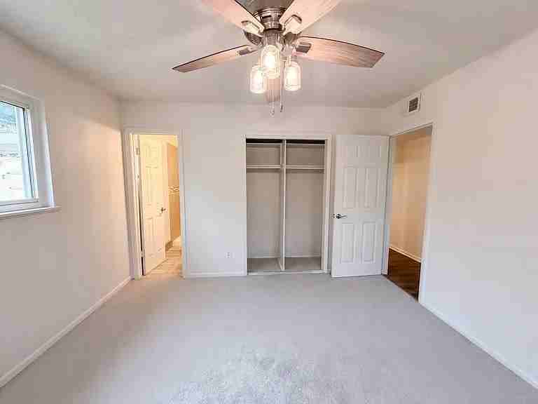 604 Maxine Street Northeast - Photo 3 of 7