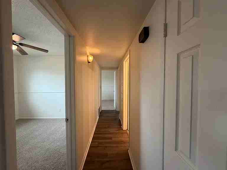 604 Maxine Street Northeast - Photo 4 of 7