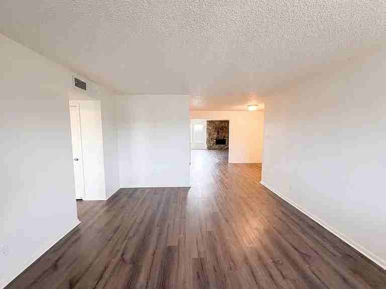 604 Maxine Street Northeast - Photo 5 of 7
