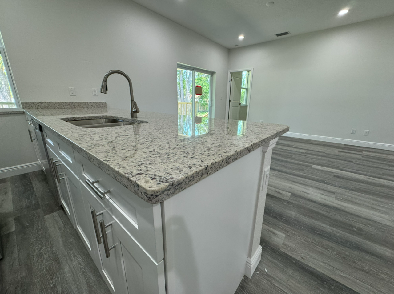 5310 E Sligh Ave - Photo 2 of 11