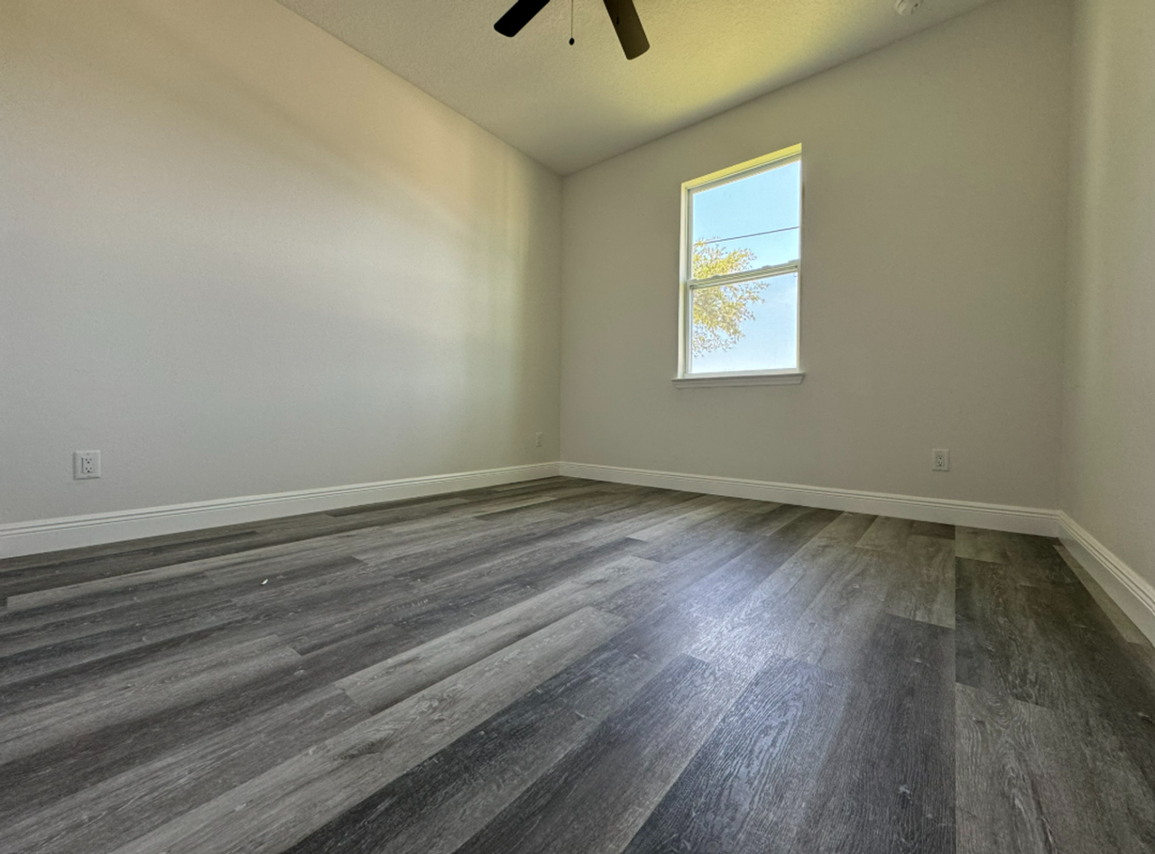 5310 E Sligh Ave - Photo 5 of 11