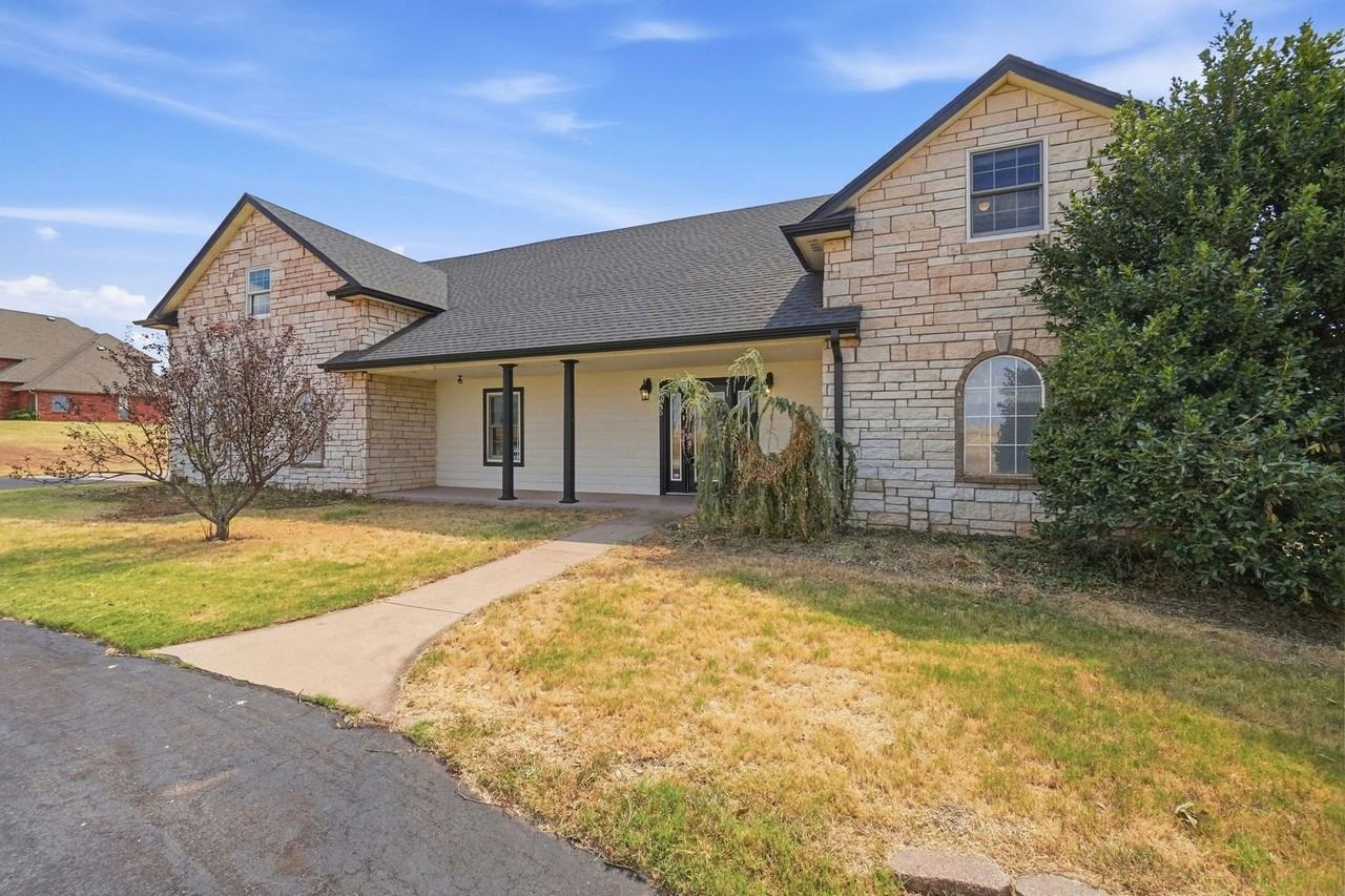 6937 Ne Watts Rd - Photo 2 of 50