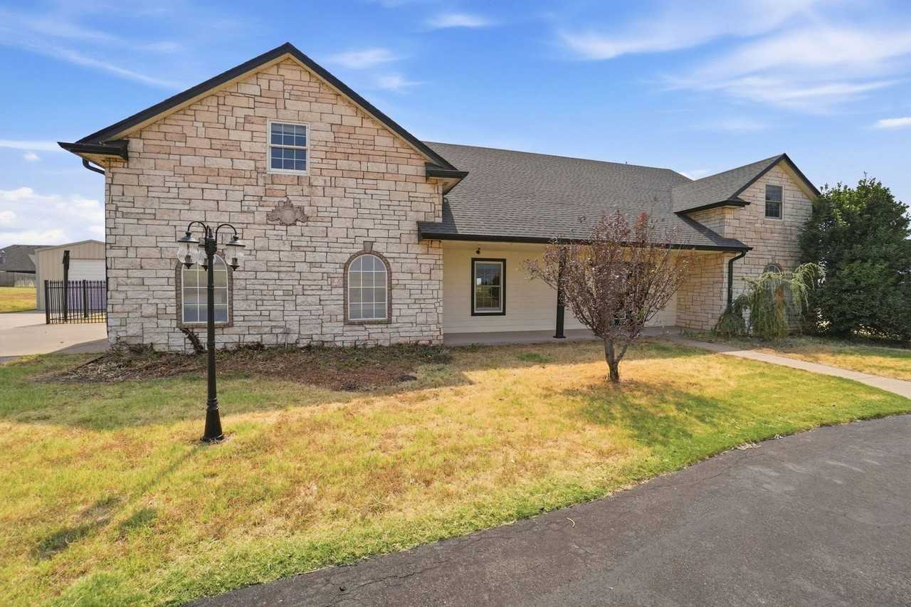 6937 Ne Watts Rd - Photo 4 of 50