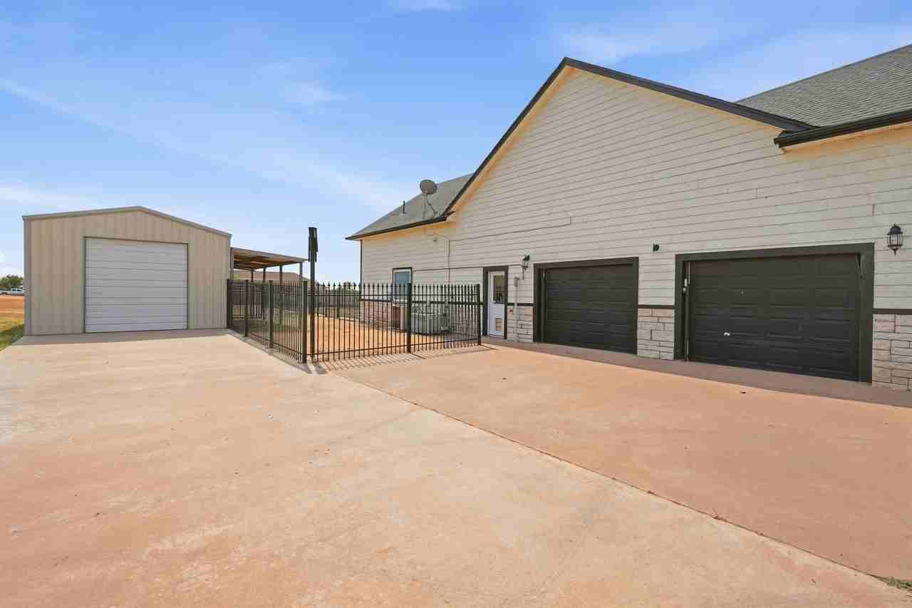 6937 Ne Watts Rd - Photo 7 of 50