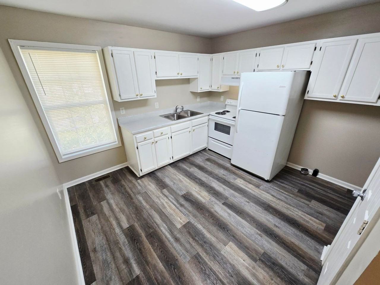 1016 Washington St #C - Photo 4 of 12