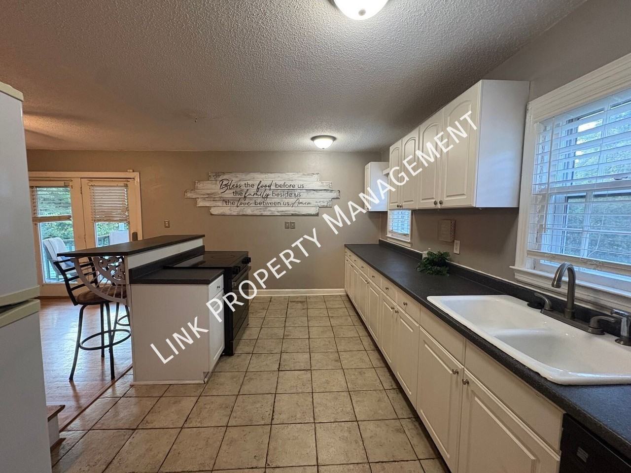 106 S Germantown Rd - Photo 3 of 50