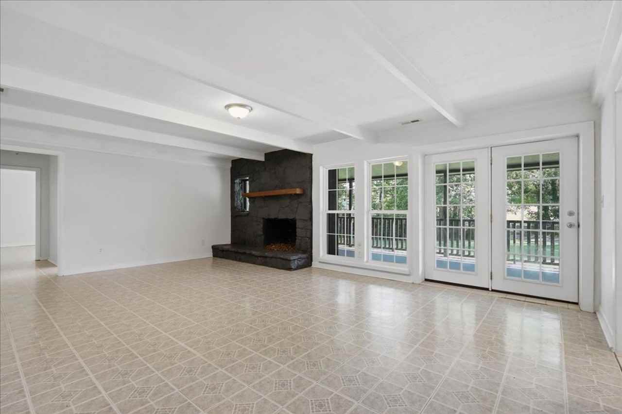 753 Maple Grove St - Photo 5 of 18