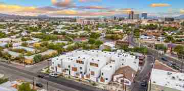 featured image of 28 W 18th St