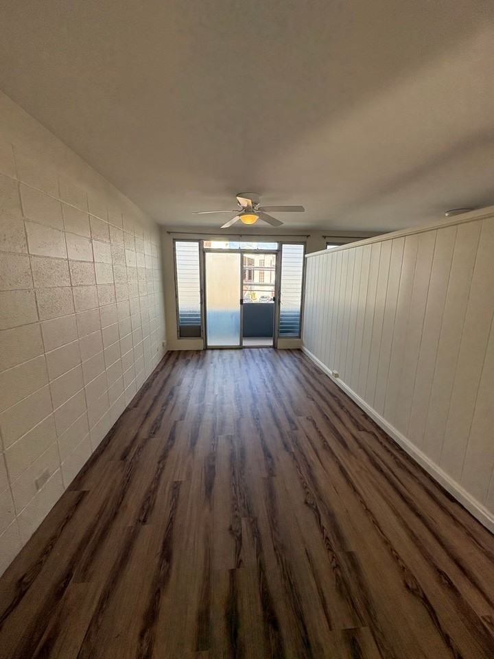 909 University Ave #217 - Photo 2 of 9
