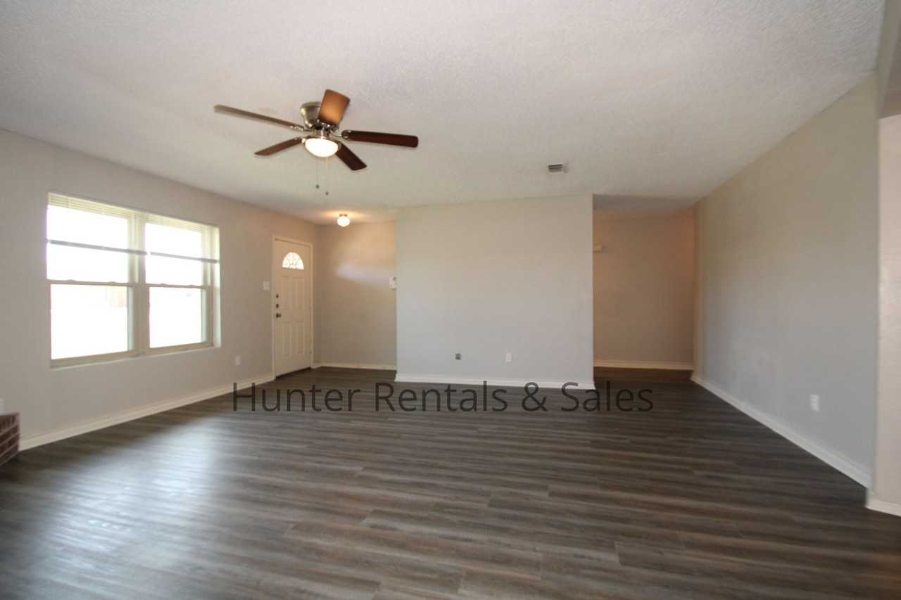 5904 Dan Dr - Photo 5 of 26